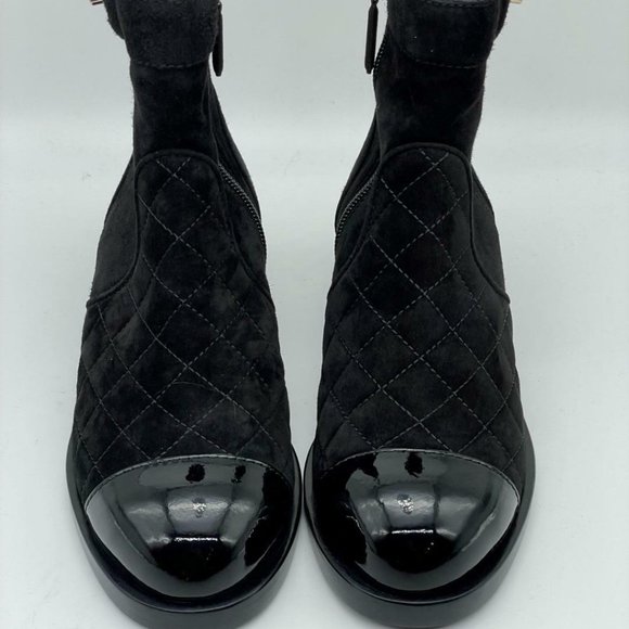CHANEL 20K Suede Cap Toe Quilted CC Turnlock Flat Ankle Booties Boots - Picture 4 of 15
